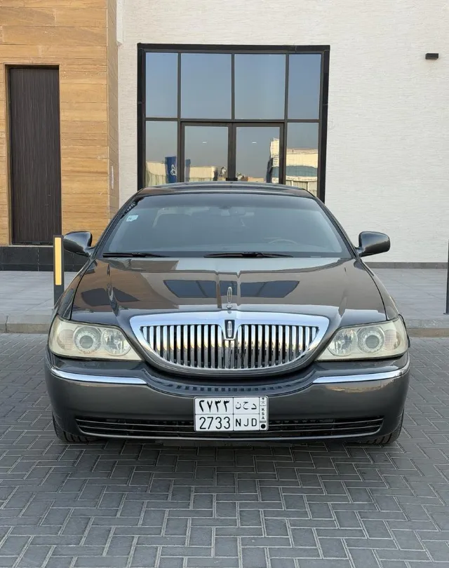 لينكولن · تاون كار 2011 للبيع في الرياض