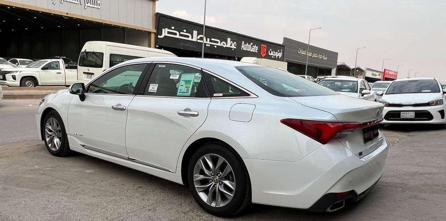 تويوتا افالون موديل 2022- معرض خلف للسيارات