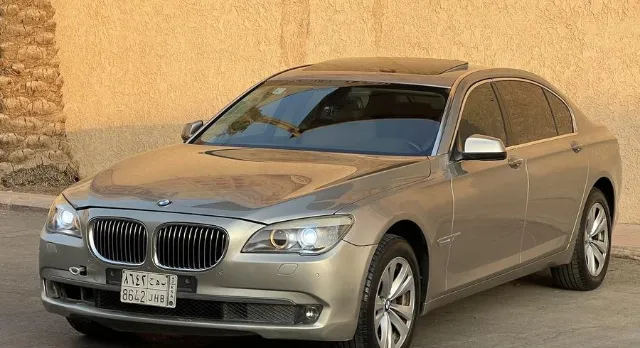 بي ام دبليو الفئة السابعة 2011 للبيع في الرياض — ممشى 264,000 كم