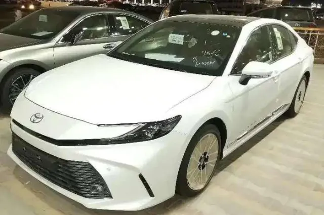 تويوتا · كامري 2025 للبيع في الخبر — ممشى 17 كم