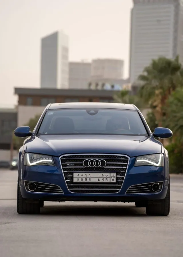 أودي · اي 8 2013 للبيع في الرياض — ممشى 128,000 كم