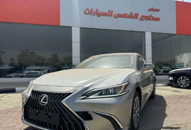 لكزس · اي اس 2025 للبيع في الرياض — ممشى 1 كم