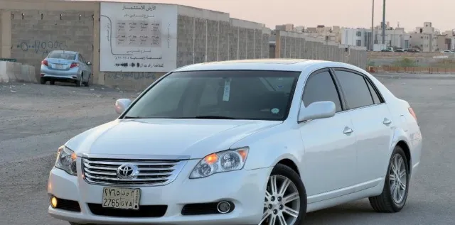 تويوتا · افالون 2010 للبيع في الرياض — ممشى 446,000 كم