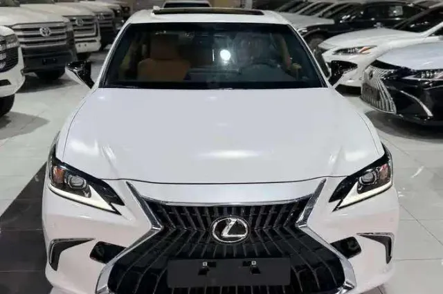 لكزس · اي اس 350 2025 للبيع في الرياض — ممشى 17 كم
