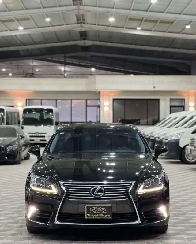 لكزس · ال اس 2013 للبيع في الرياض — ممشى 116,000 كم