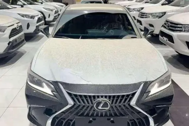 لكزس · اي اس 350 2025 للبيع في الرياض — ممشى 17 كم