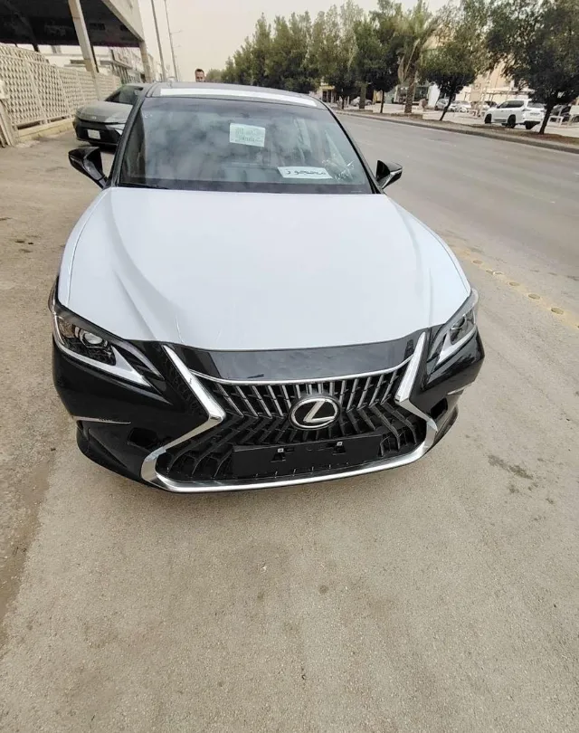 لكزس · اي اس 2025 للبيع في الرياض