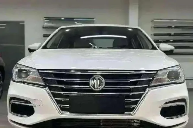 ام جي 5 STANDARD 2025 للبيع في الرياض — ممشى 6 كم