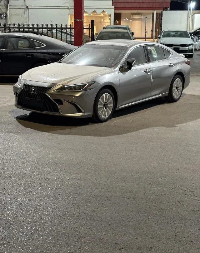 لكزس اي اس STANDARD 2025 للبيع في بريدة — ممشى 0 كم