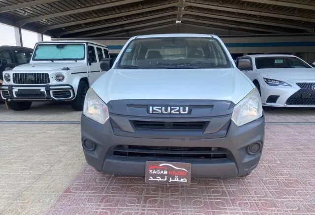ايسوزو · دي ماكس 2019 للبيع في الرياض — ممشى 176,000 كم