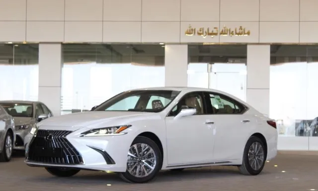 لكزس · اي اس 2025 للبيع في الرياض — ممشى 8 كم