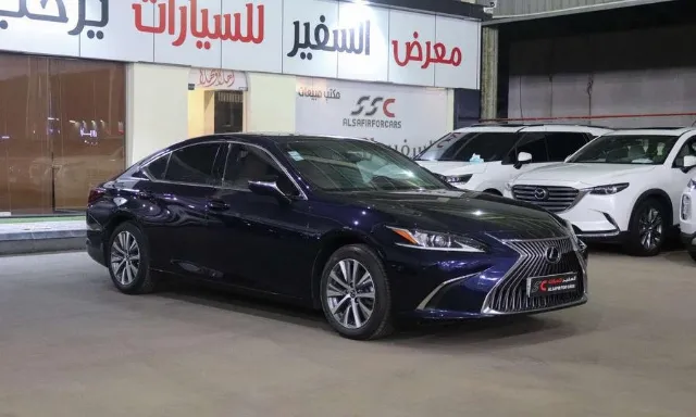 لكزس · اي اس 2020 للبيع في جدة — ممشى 120,000 كم