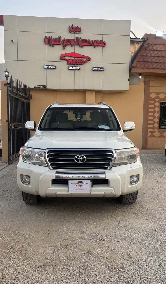 تويوتا · لاندكروزر 2013 للبيع في الرياض — ممشى 126,000 كم