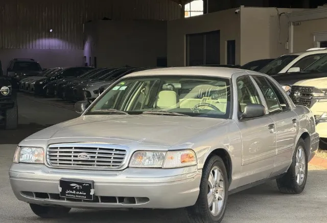 فورد · كراون فكتوريا STANDARD 2010 للبيع في الرياض — ممشى 216,000 كم