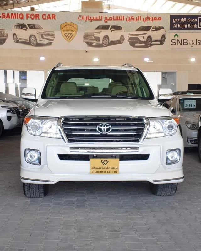 تويوتا لاندكروزر 2015 للبيع في الرياض — ممشى 254,000 كم