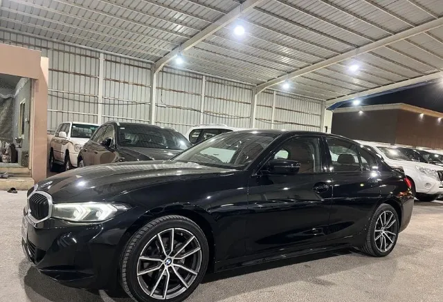 بي ام دبليو · الفئة الثالثة 2023 للبيع في الرياض — ممشى 66,000 كم