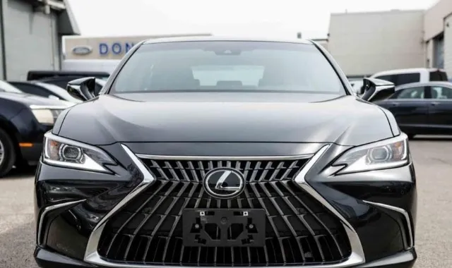 لكزس · اي اس 2023 للبيع في الرياض — ممشى 43,100 كم