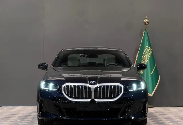 بي ام دبليو الفئة الخامسة 2025 للبيع في الرياض — ممشى 5,000 كم