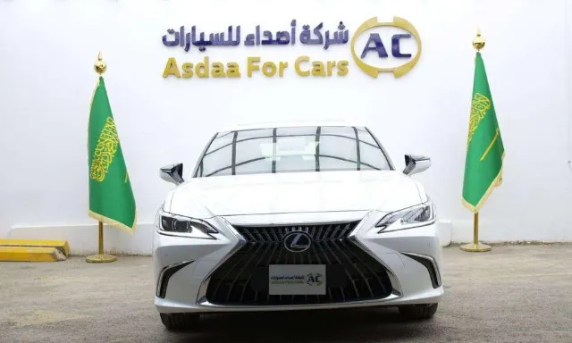 لكزس · اي اس STANDARD 2025 للبيع في الرياض — ممشى 8 كم