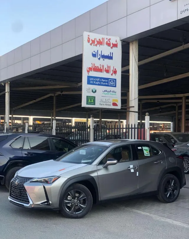 لكزس · يو اكس 2025 للبيع في جدة — ممشى 8 كم