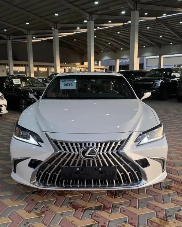 لكزس · اي اس STANDARD 2025 للبيع في الرياض — ممشى 0 كم