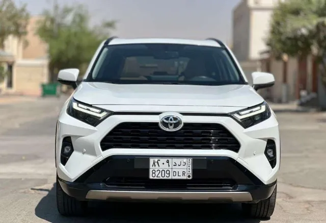 تويوتا · راف فور 2025 للبيع في الرياض — ممشى 61,000 كم