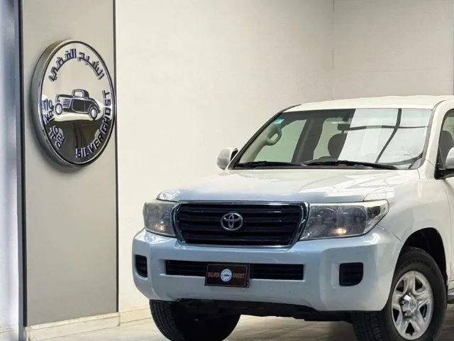 تويوتا · لاندكروزر 2015 للبيع في الرياض — ممشى 540,000 كم