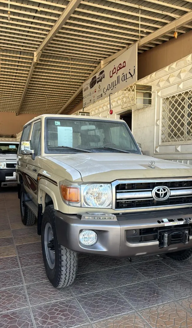 تويوتا · لاندكروزر 70 2014 للبيع في أبها — ممشى 198,000 كم